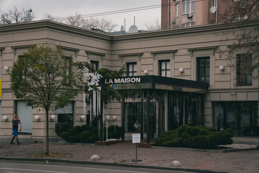 Maison d&rsquo;hôtes vs Chambre d&rsquo;hôtes : quelle différence et comment choisir ?