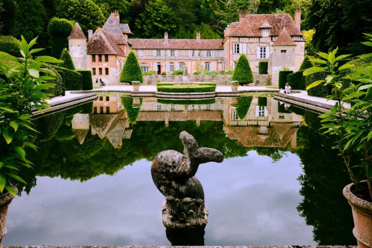 Housesitting en France : Guide complet pour garder une maison gratuitement